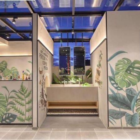 Cool Living Hotel Jakarta Exterior foto