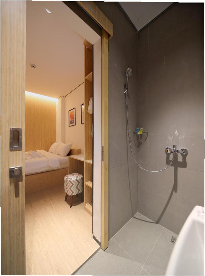 Cool Living Hotel Jakarta Exterior foto