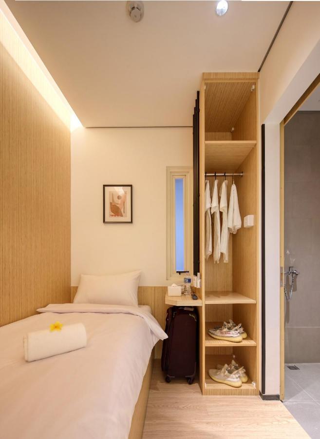 Cool Living Hotel Jakarta Exterior foto