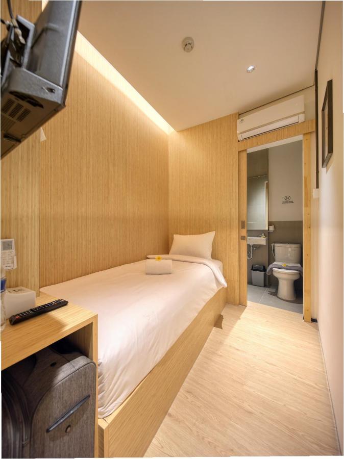 Cool Living Hotel Jakarta Exterior foto