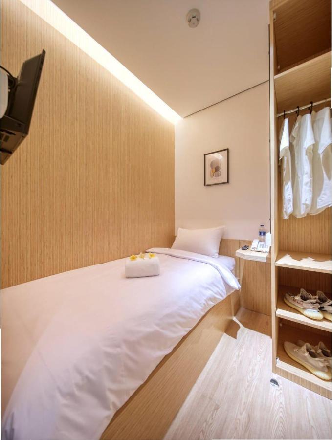 Cool Living Hotel Jakarta Exterior foto