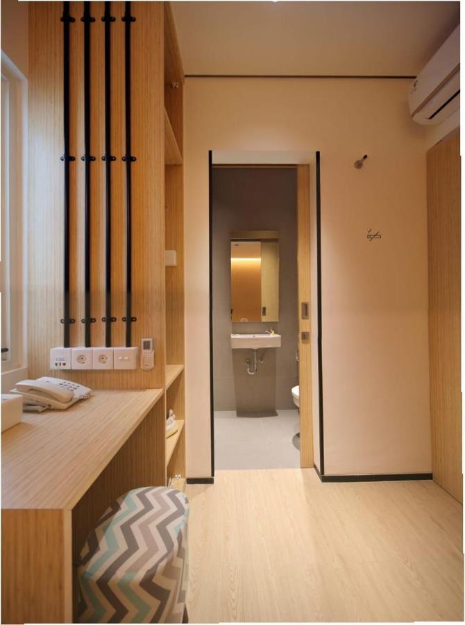Cool Living Hotel Jakarta Exterior foto