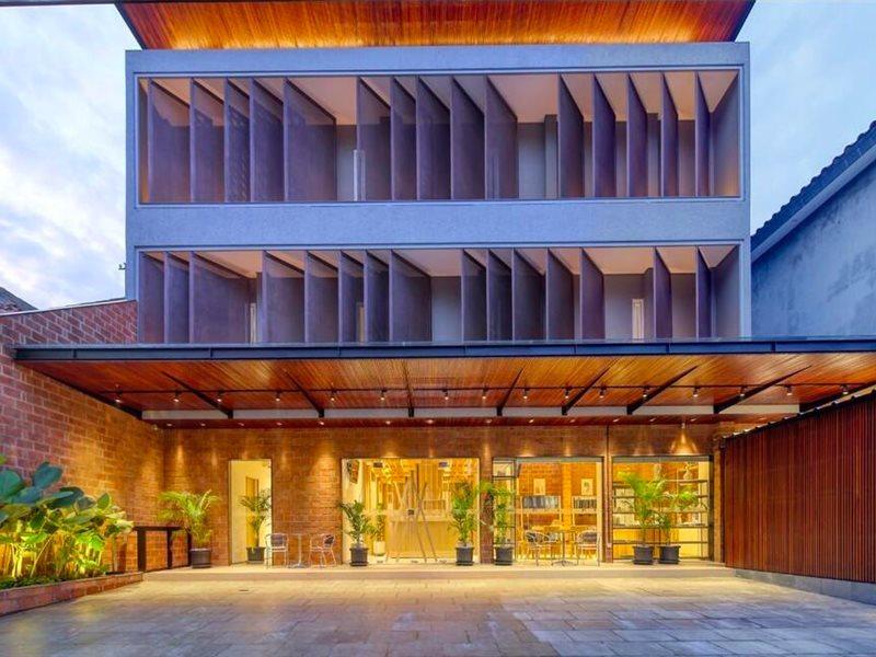 Cool Living Hotel Jakarta Exterior foto